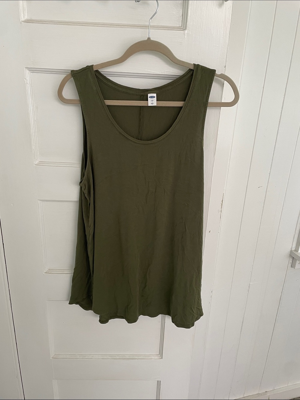 Old Navy Large olive green scoop neck tank, gently worn, good condition
